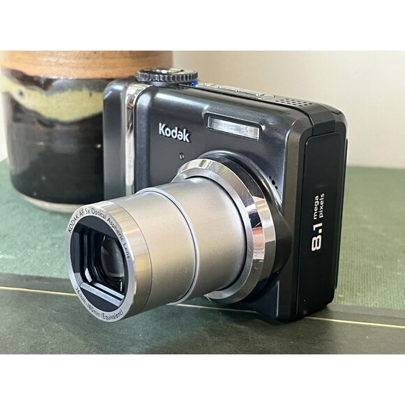 Kodak EasyShare Z885 8.1MP Digital Camera Complete W/Battery, Charger & Case - Picture 2 of 10